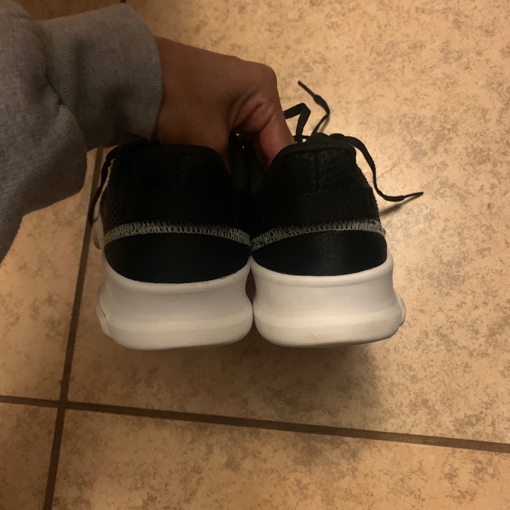 Adidas - Picture 4 of 6